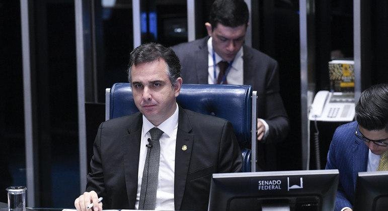 Presidente do Senado afirma que investiga&ccedil;&otilde;es devem ser feitas por &oacute;rg&atilde;os adequados