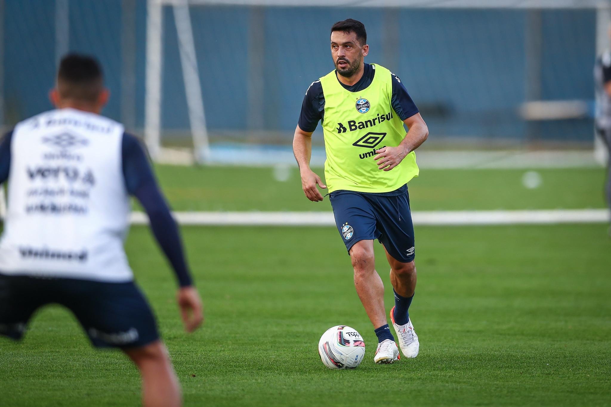 Edilson est&aacute; pr&oacute;ximo de ficar &agrave; disposi&ccedil;&atilde;o de Roger Machado