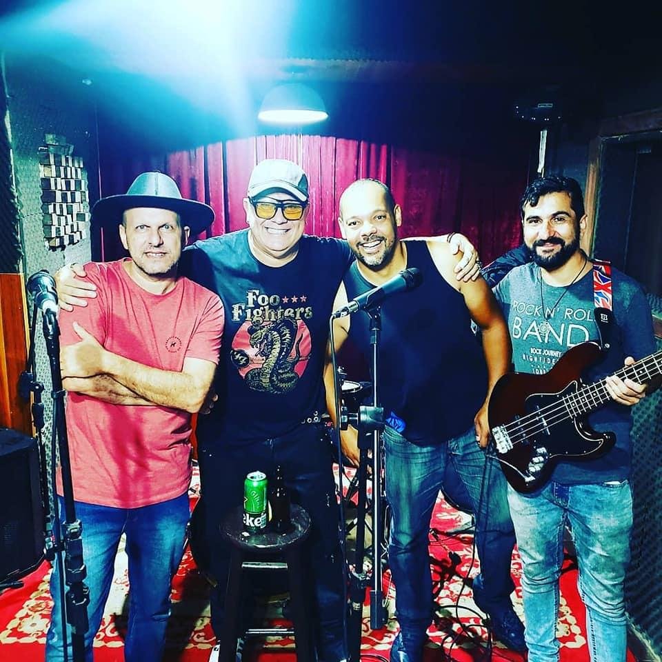 Proposta do grupo &eacute; um trabalho autoral com algumas vers&otilde;es de m&uacute;sicas do Pop Rock mundial