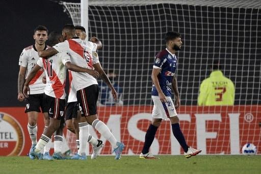 River dominou as a&ccedil;&otilde;es e venceu por 2 a 0