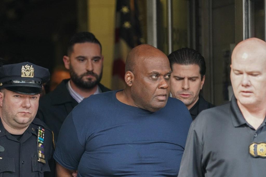 Frank James, de 62 anos, &eacute; acusado de ferir dezenas pessoas no ataque