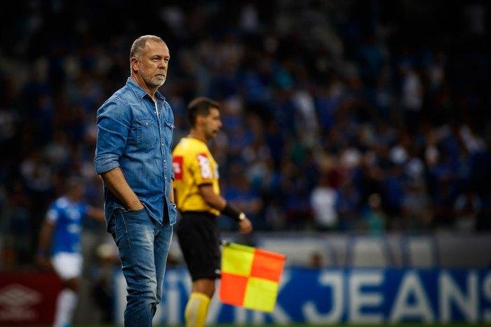 Inter segue otimista para acerto com Mano Menezes