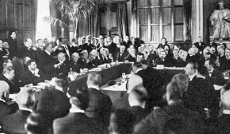 Acordo assinado entre a R&uacute;ssia e a Alemanha provocou rea&ccedil;&atilde;o dos aliados.