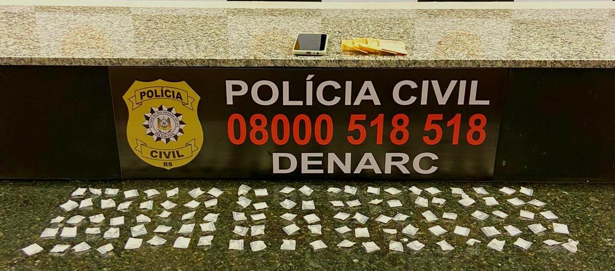 Mais de 300 por&ccedil;&otilde;es de coca&iacute;na foram apreendidas nas duas cidades