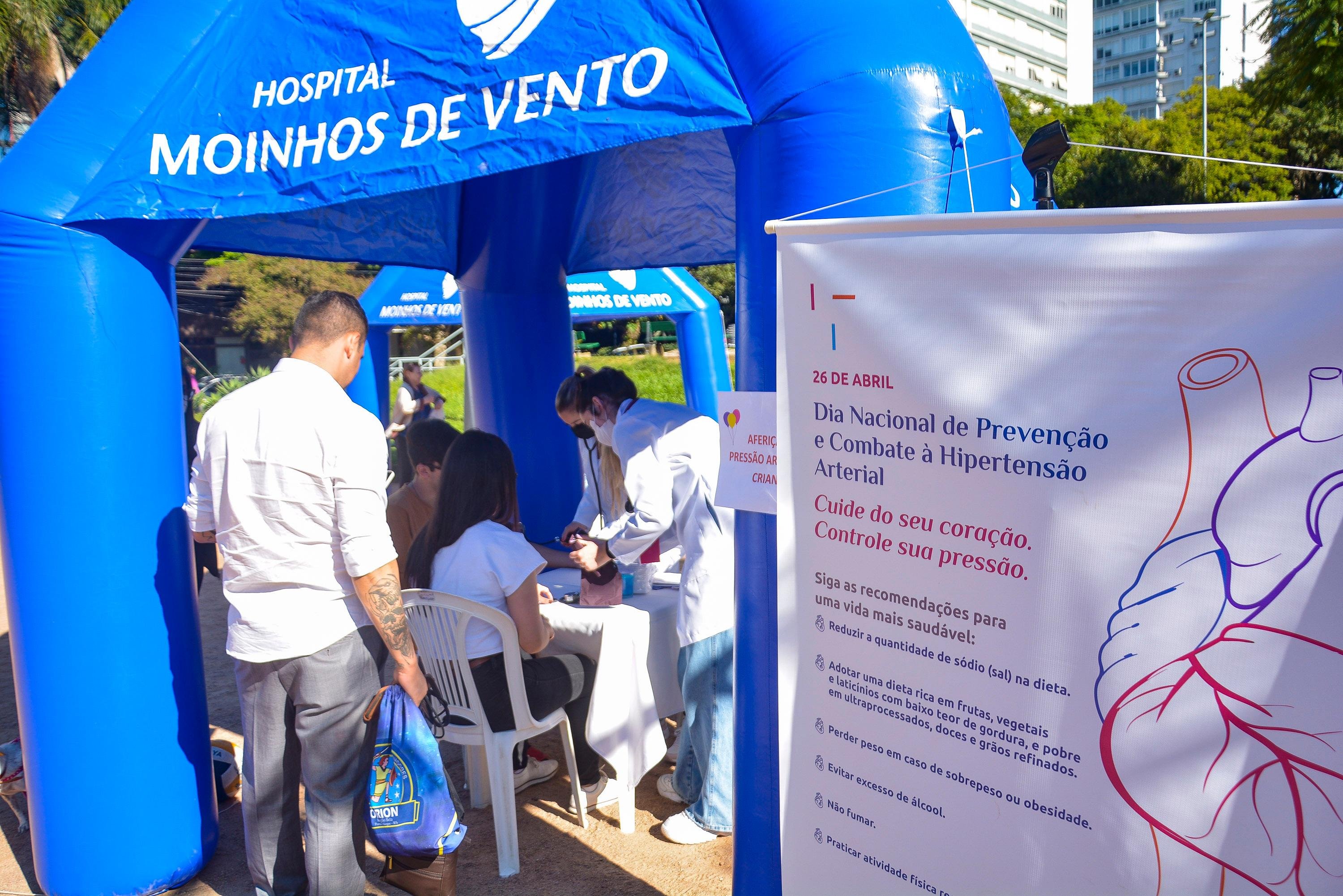Tendas foram montadas no parque para aferi&ccedil;&atilde;o da press&atilde;o arterial