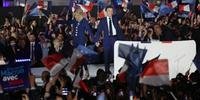 Macron foi reeleito conforme as projeções iniciais indicam