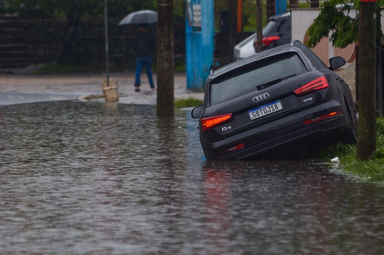 "Repique" do fen&ocirc;meno La Ni&ntilde;a influencia ocorr&ecirc;ncias de tempestades