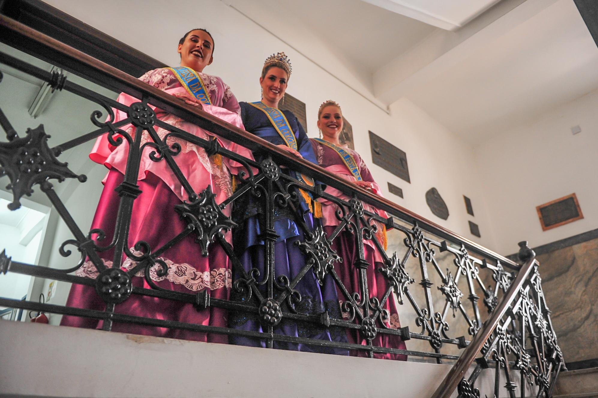 Rainhas e princesas apresentaram as atra&ccedil;&otilde;es em visita ao Correio do Povo
