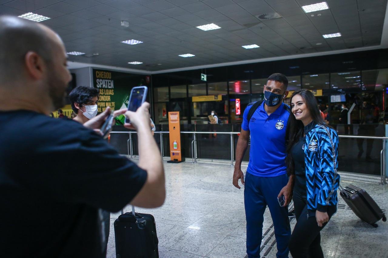 Gr&ecirc;mio desembarcou em Curitiba para enfrentar o Oper&aacute;rio