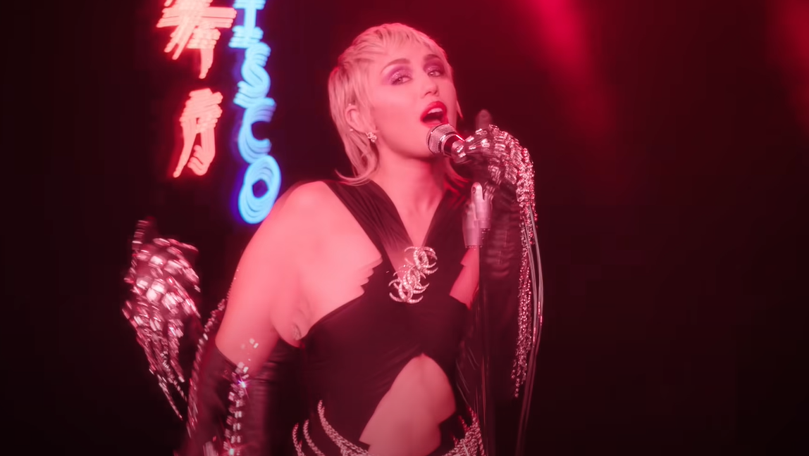 Miley anunciou que vai lan&ccedil;ar m&uacute;sica com Anitta em novo &aacute;lbum
