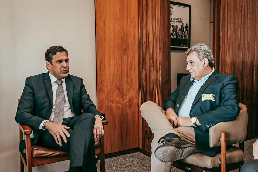 Melo se reuniu com o relator da mat&eacute;ria na C&acirc;mara, deputado Isnaldo Bulh&otilde;es (MDB-AL)