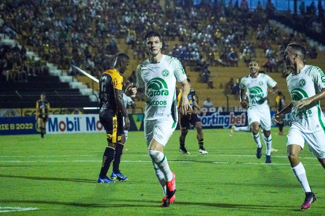 A vit&oacute;ria, a segunda na S&eacute;rie B, deixou a Chapecoense com oito pontos