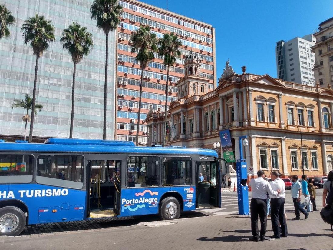 &Ocirc;nibus utilizados na nova Linha Turismo come&ccedil;am a circular em Porto Alegre