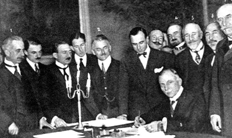 Assinatura do tratado de Rapallo entre a R&uacute;ssia e a Alemanha.