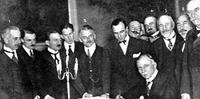 Assinatura do tratado de Rapallo entre a Rússia e a Alemanha.