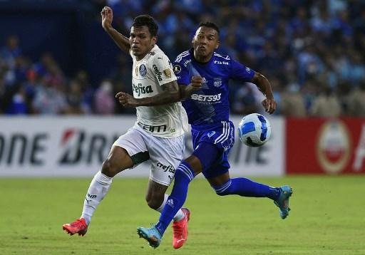 Palmeiras vence por 3 a 1 e mant&eacute;m 100% na Libertadores