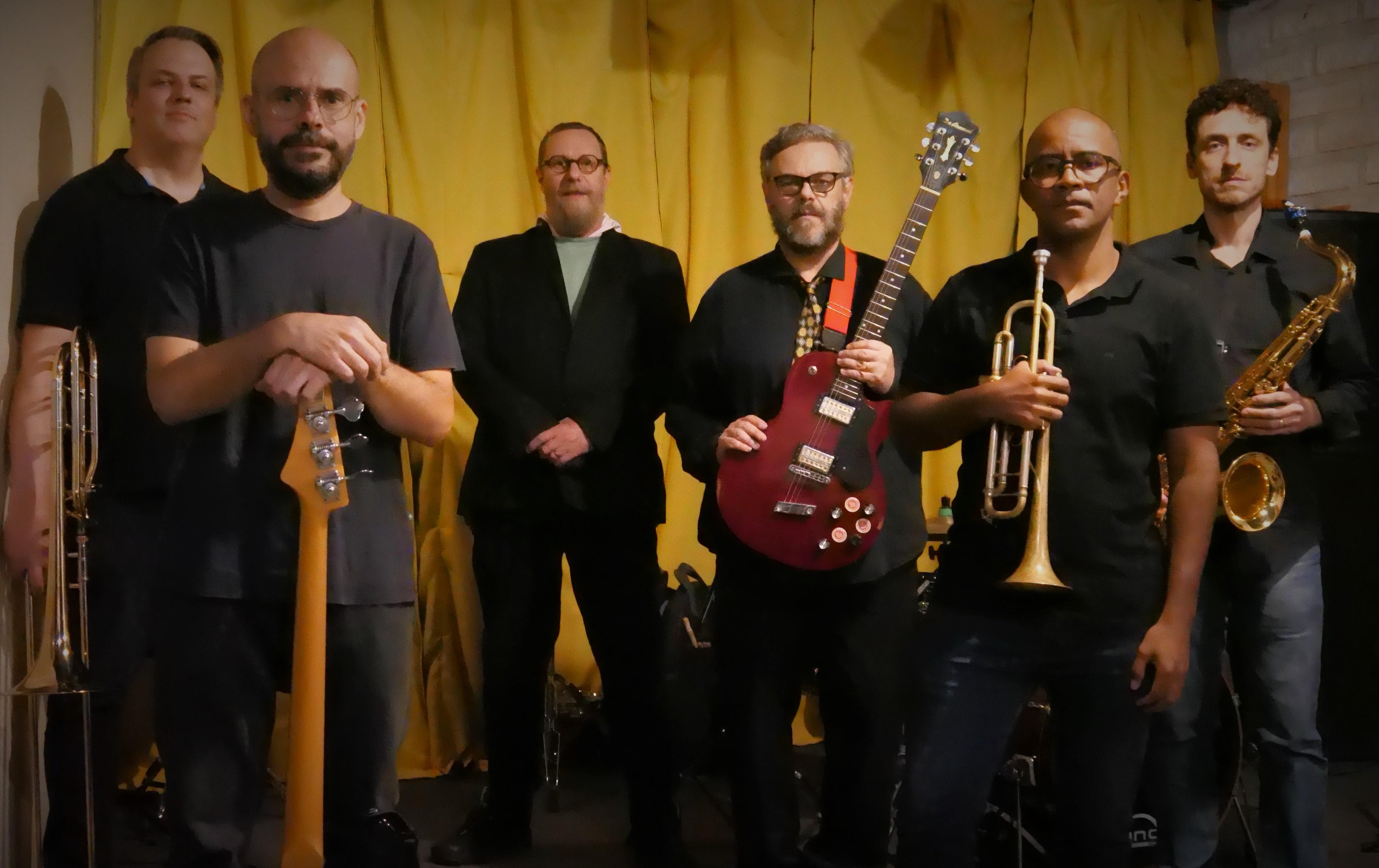 Repert&oacute;rio do show ter&aacute; can&ccedil;&otilde;es de alguns dos seis CDs solos de Frank Jorge