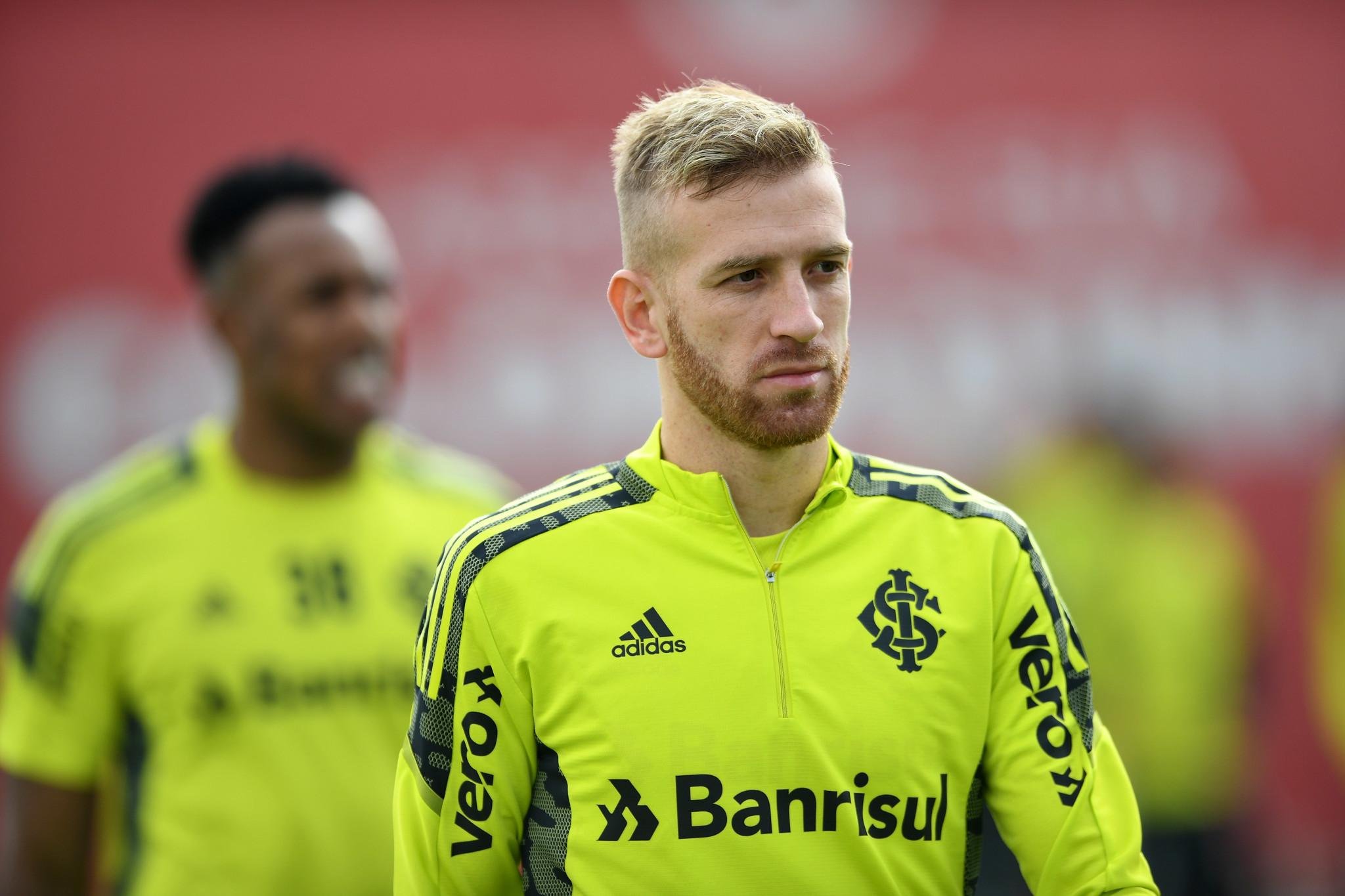 Pedro Henrique est&aacute; &agrave; disposi&ccedil;&atilde;o de Mano Menezes