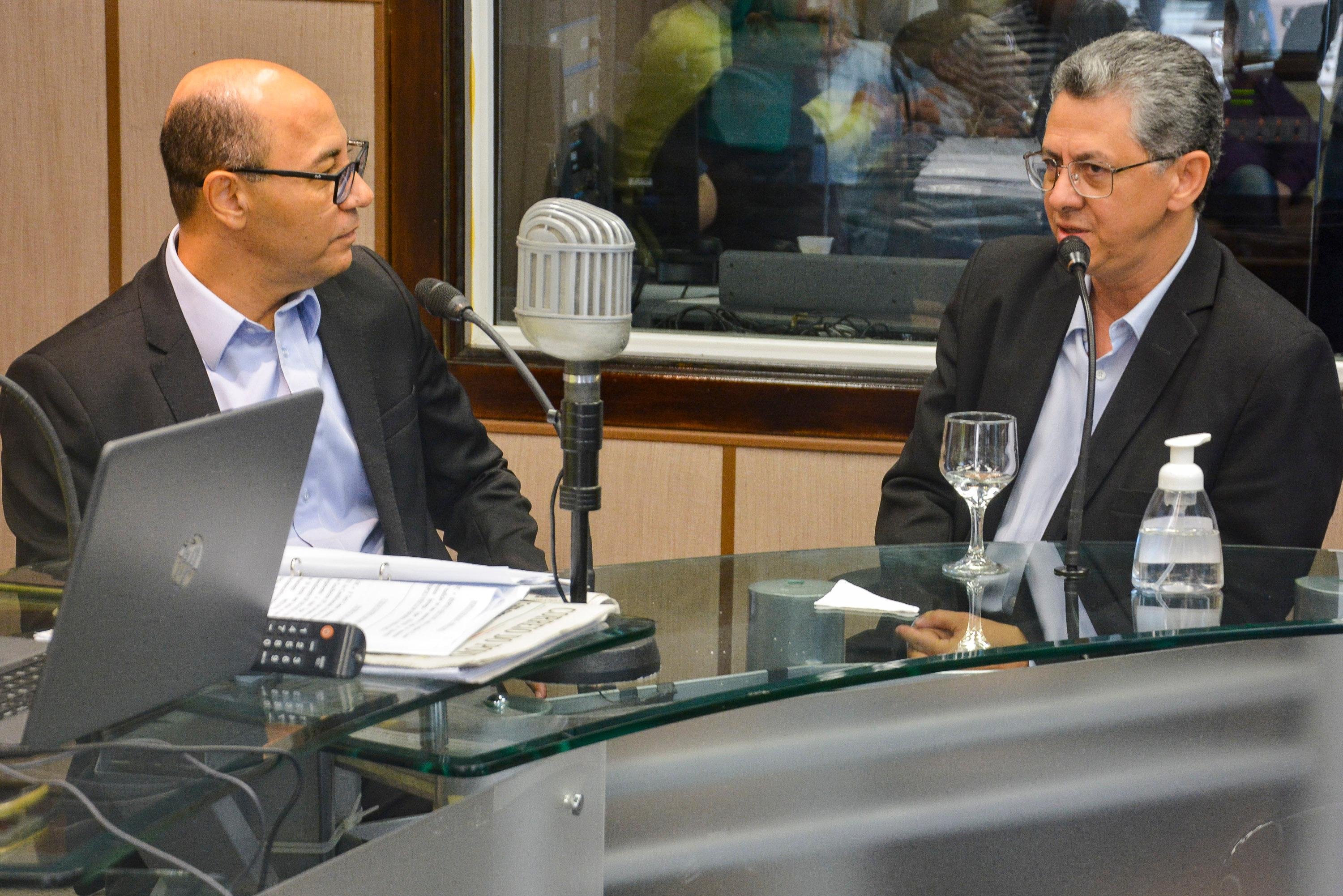"A Gua&iacute;ba &eacute; a hist&oacute;ria do Rio Grande do Sul", afirmou o diretor-geral da R&aacute;dio Gua&iacute;ba, Jefferson Torres (D)