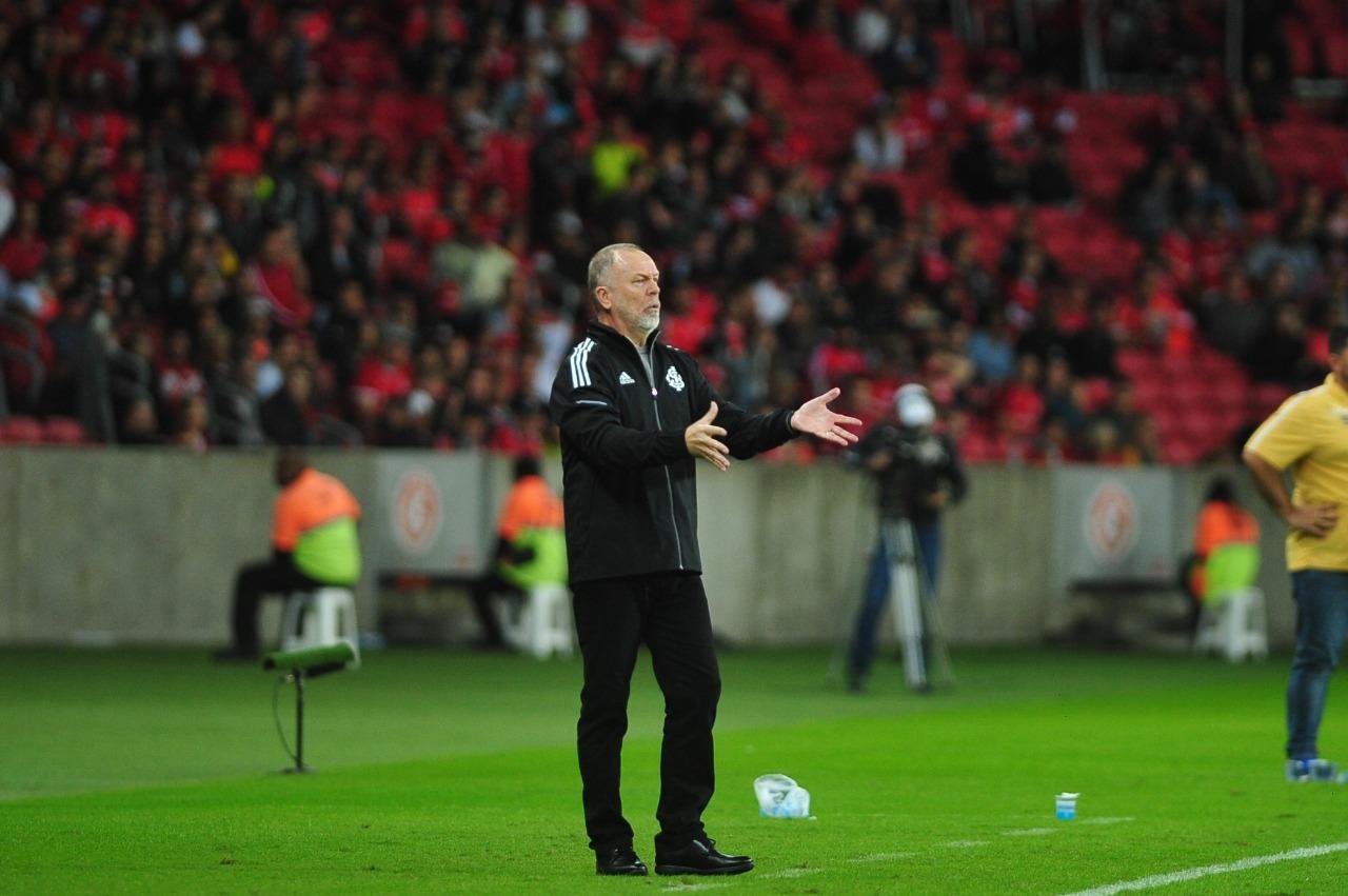 Mano Menezes fez a sua estreia no Beira-Rio