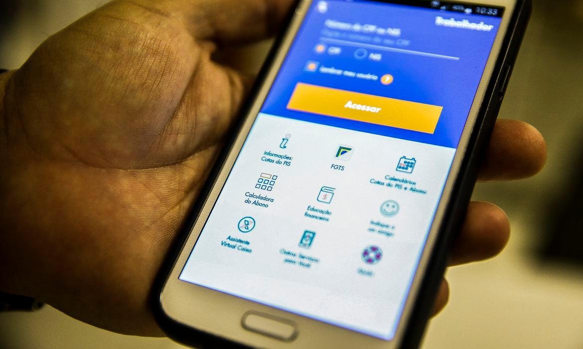 O trabalhador n&atilde;o precisar&aacute; ir &agrave; ag&ecirc;ncia da Caixa, bastando entrar no aplicativo oficial do FGTS, dispon&iacute;vel para smartphones e tablets, e inserir os dados pedidos