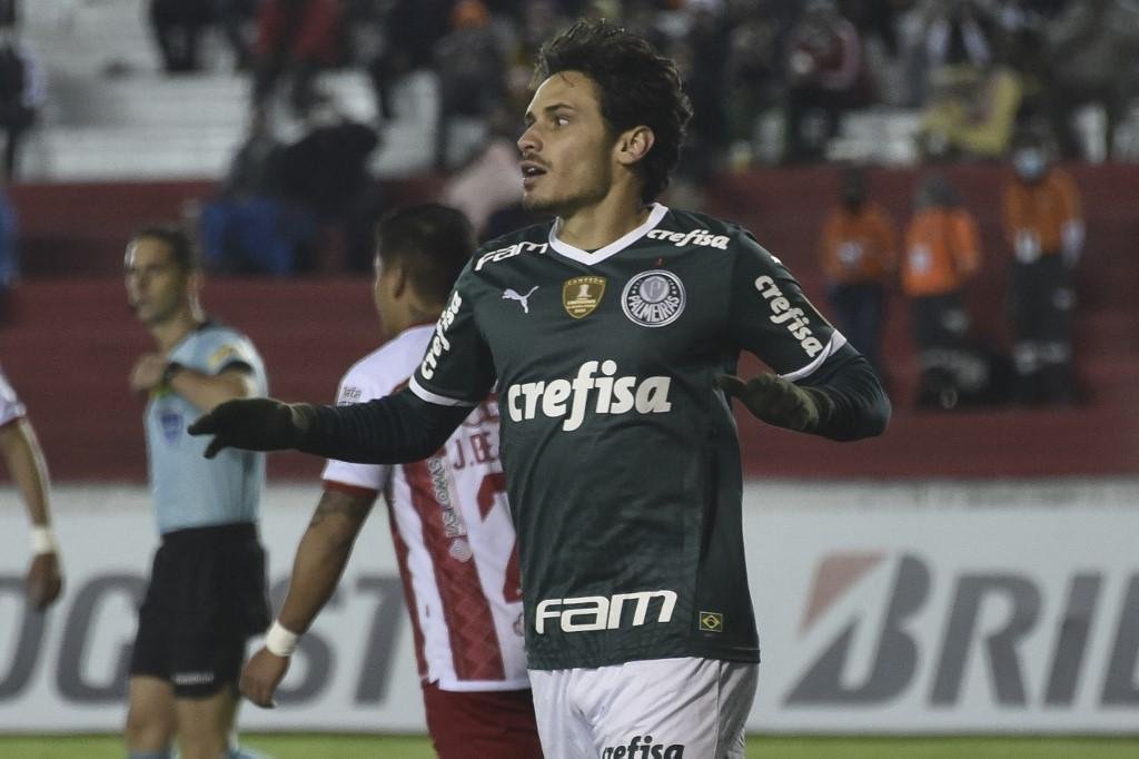 Veiga marcou 3 vezes em goleada do Palmeiras