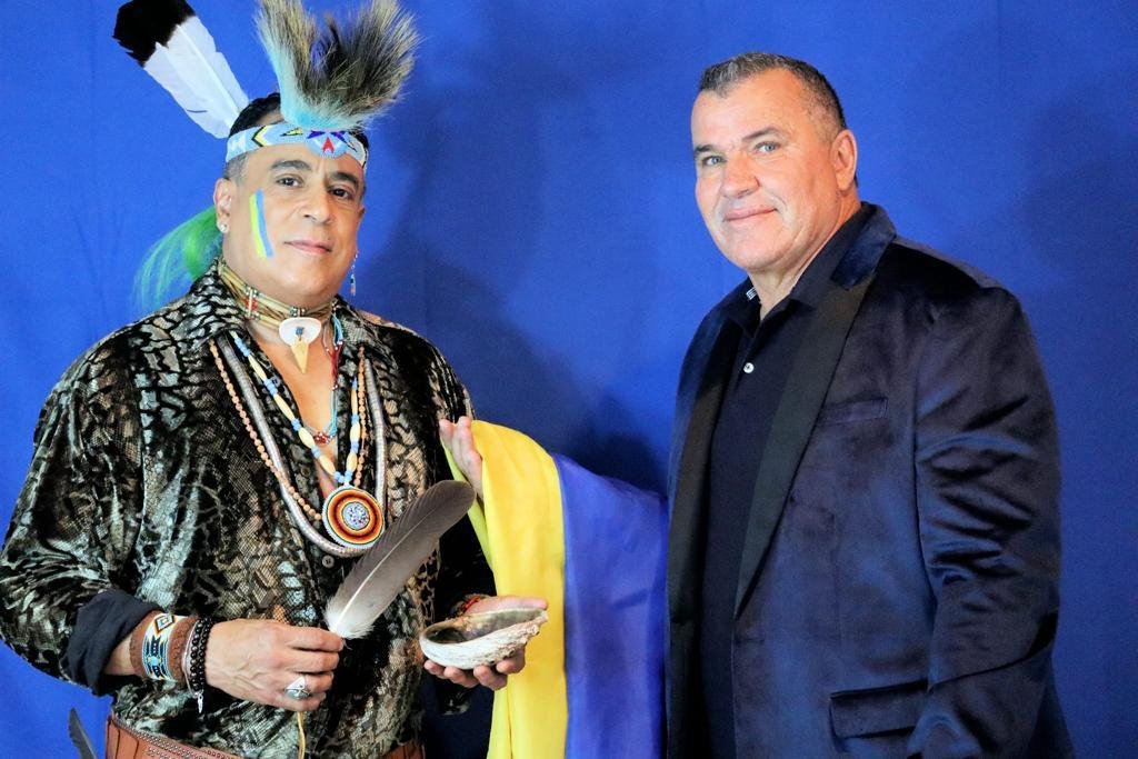 O integrante do Village People Felipe Rose (conhecido como &Iacute;ndio) e o brasileiro Roberto Trevisan lan&ccedil;am can&ccedil;&atilde;o juntos
