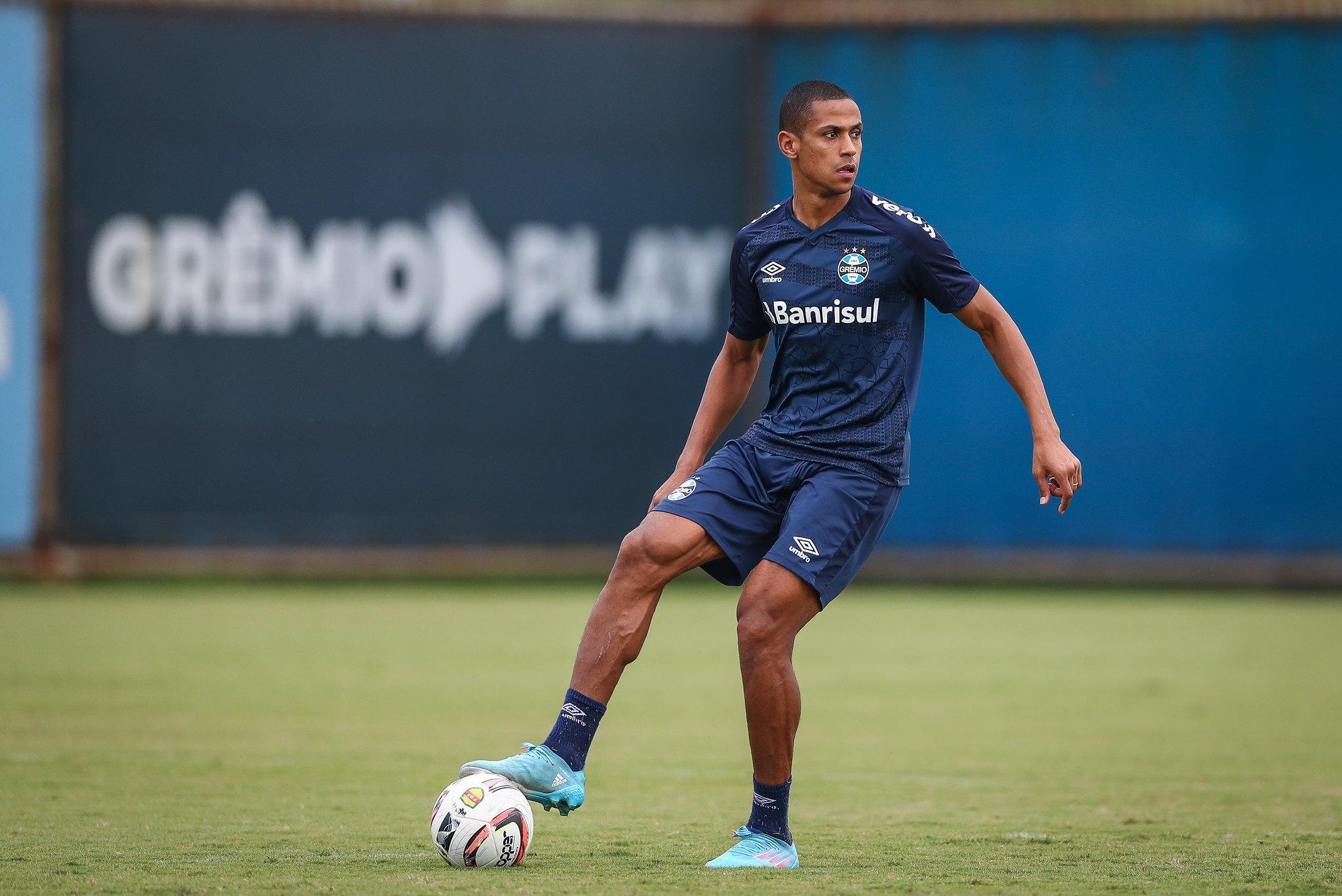 Bruno Alves est&aacute; &agrave; disposi&ccedil;&atilde;o para enfrentar o Cruzeiro