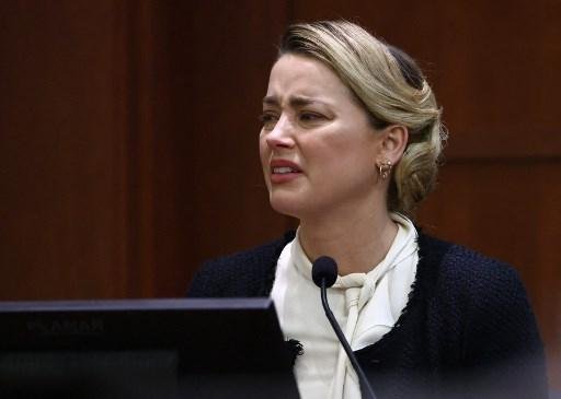 A atriz Amber Heard testemunhou no tribunal