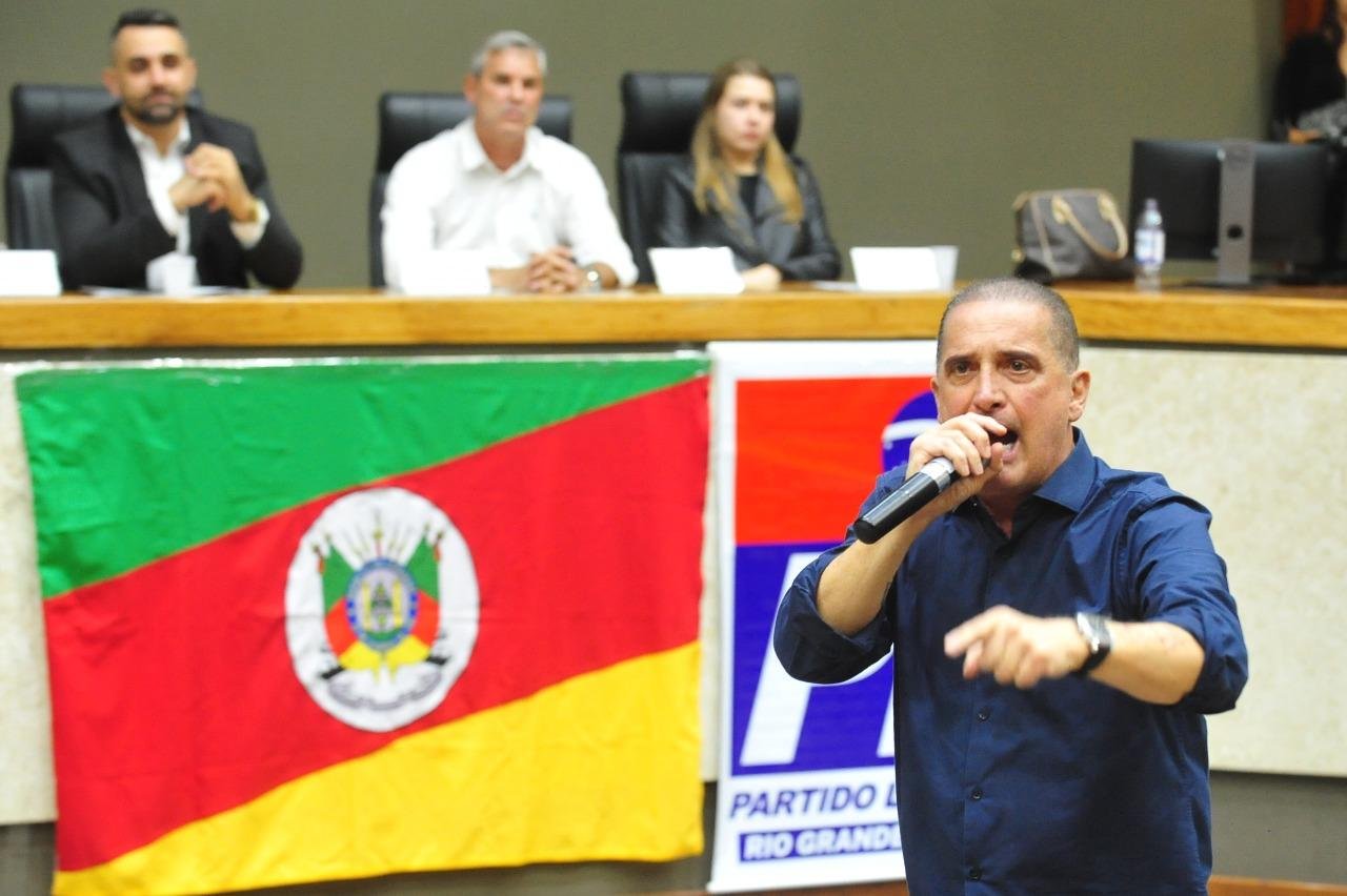 Onyx fez duras cr&iacute;ticas a ex-governador