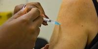 Vacinação ocorre em três locais de Porto Alegre neste sábado