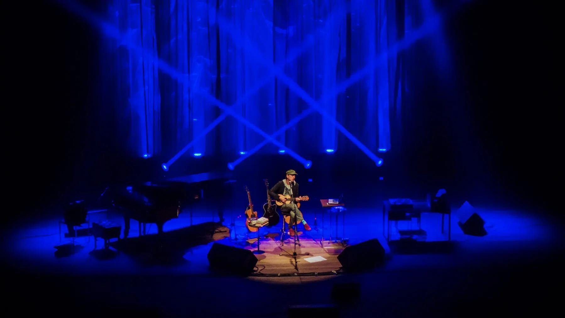 A turn&ecirc; do espet&aacute;culo &ldquo;Jos&eacute;&rdquo; come&ccedil;ou carreira em S&atilde;o Paulo, mas com o aumento de casos da Covid-19, os shows foram suspensos. Agora tem retomado os palcos e apresenta um Zeca Baleiro relendo e compartilhando sua pr&oacute;pria obra