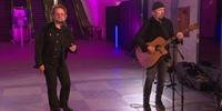 O cantor Bono e o guitarrista The Edge apresentaram músicas da banda U2