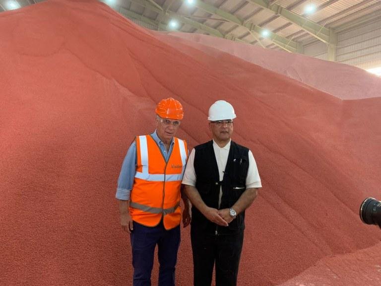 Ministro da Agricultura, Marcos Montes (E) estabeleceu contato presencial com o presidente da Arab Potash Company, Maen Nsour