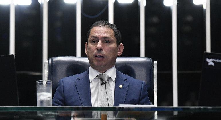 Parlamentar, que fazia parte do PL at&eacute; o fim do ano passado, afirma que tem sofrido press&atilde;o de membros do partido
