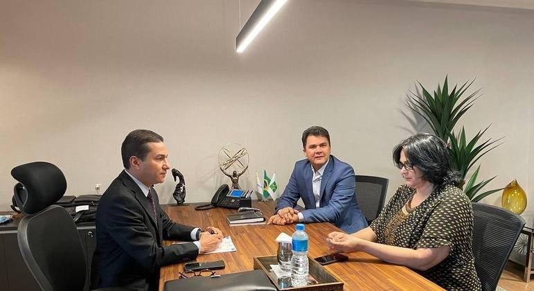Reuni&atilde;o da ex-ministra Damares Alves com o presidente do Republicanos e o dirigente do partido no DF