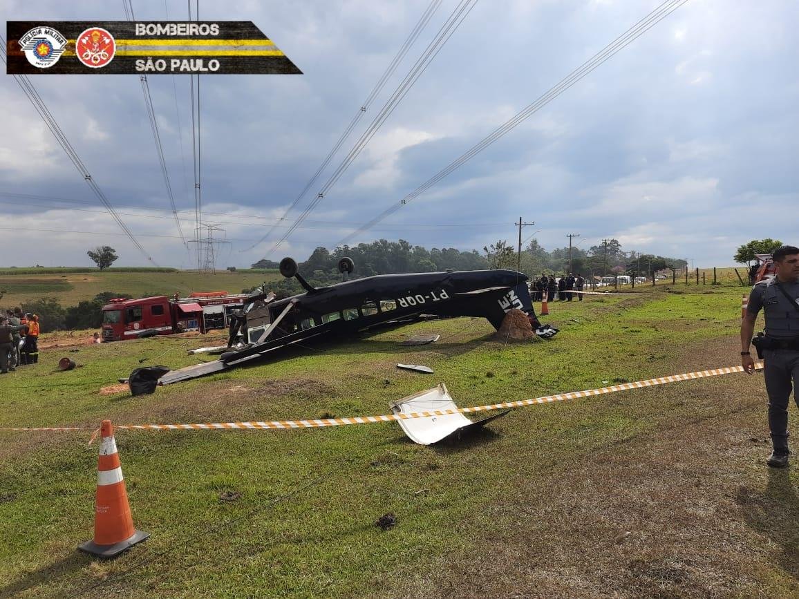 Ao menos nove v&iacute;timas ficaram feridas ap&oacute;s queda da aeronave em &aacute;rea rural da cidade