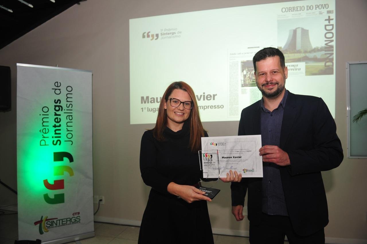 Jornalista Mauren Xavier venceu na categoria impresso