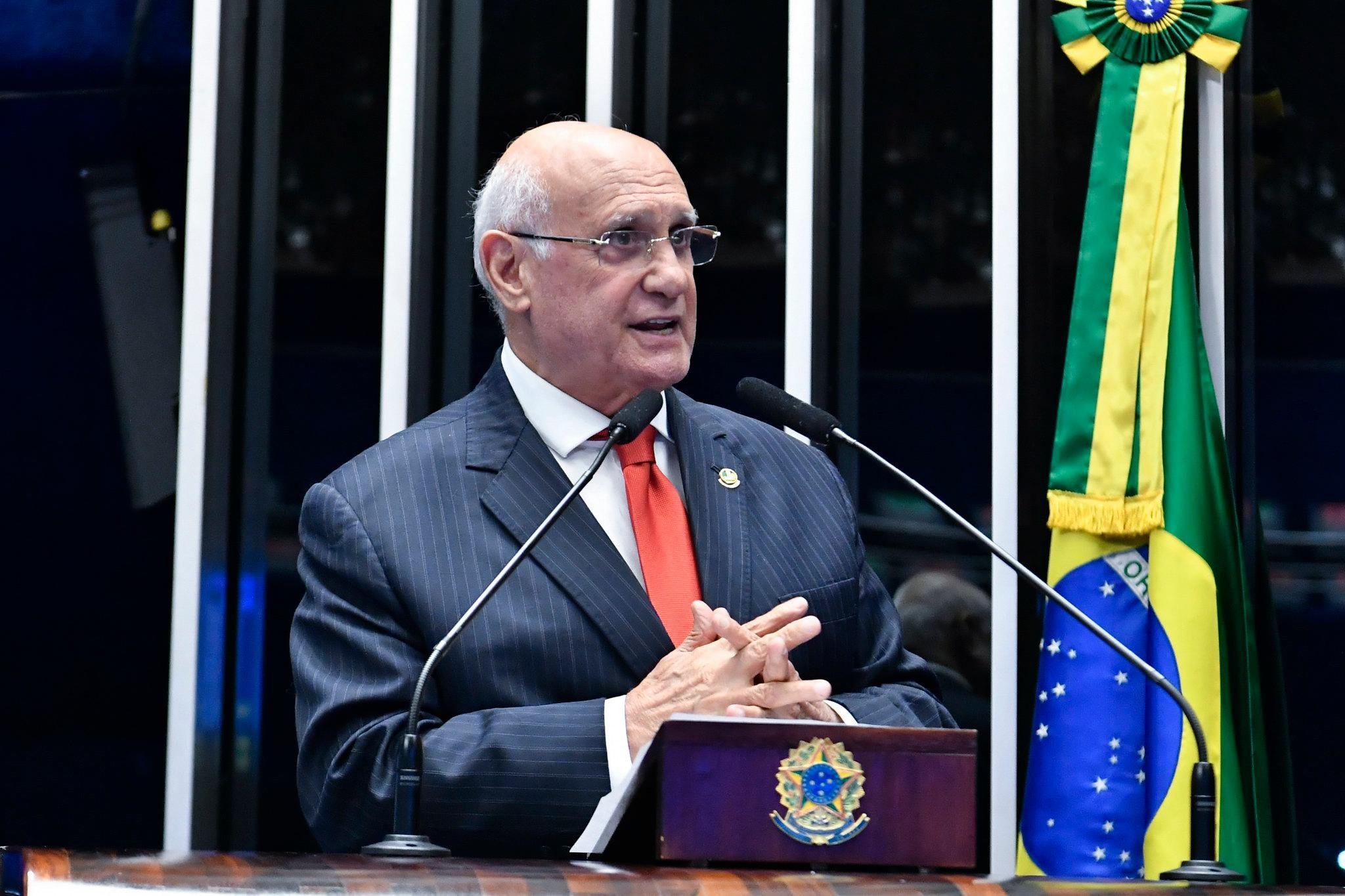 Senador justifica que o Estado Democr&aacute;tico de Direito n&atilde;o permite poderes absolutos ou imunes ao controle