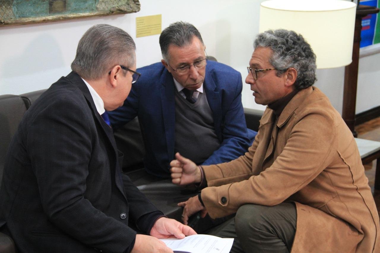 L&iacute;der do governo durante conversa com o governador Ranolfo Vieira J&uacute;nior e o presidente da Assembleia, Valdeci Oliveira