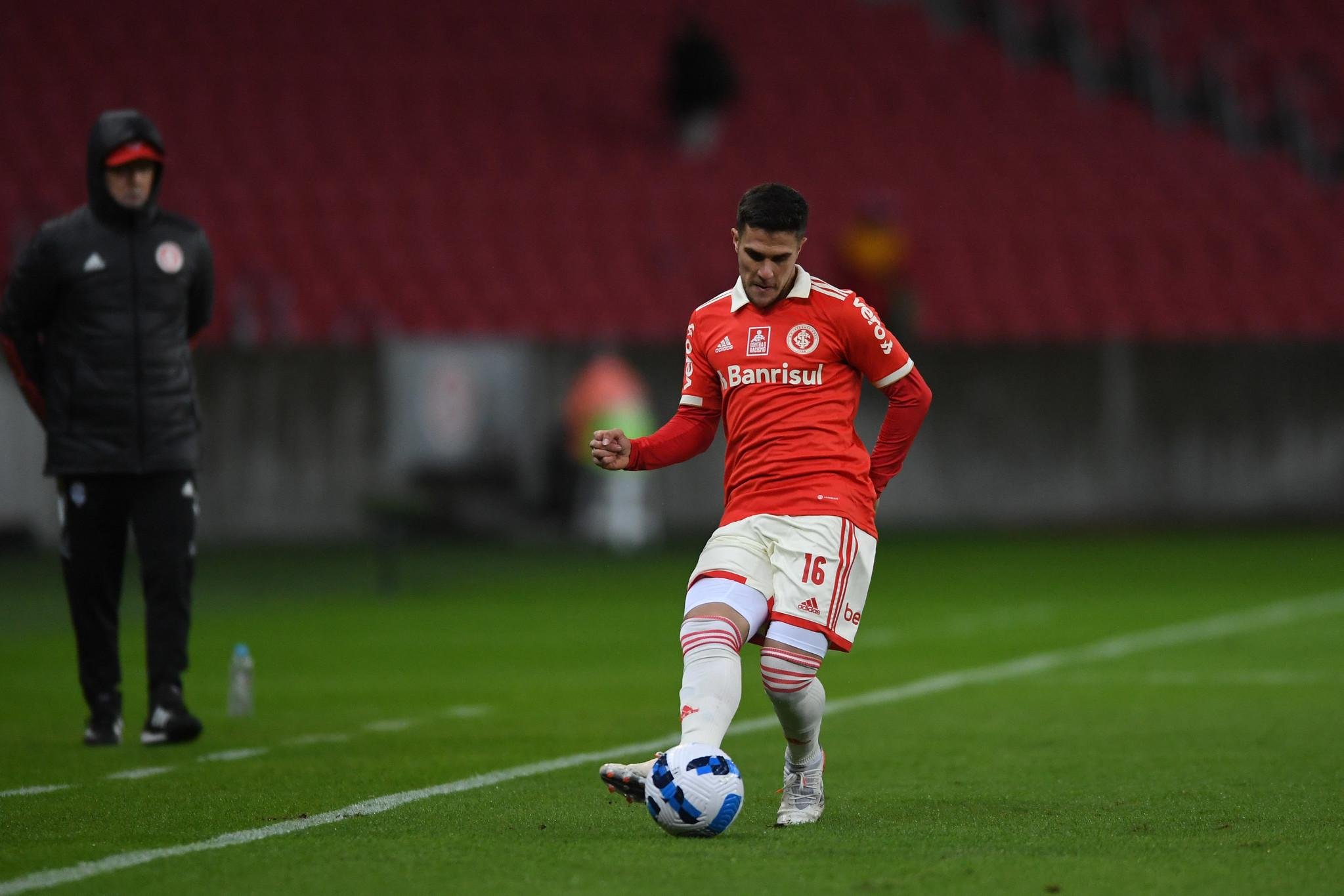 Bustos foi titular nos &uacute;ltimos 17 jogos do Inter