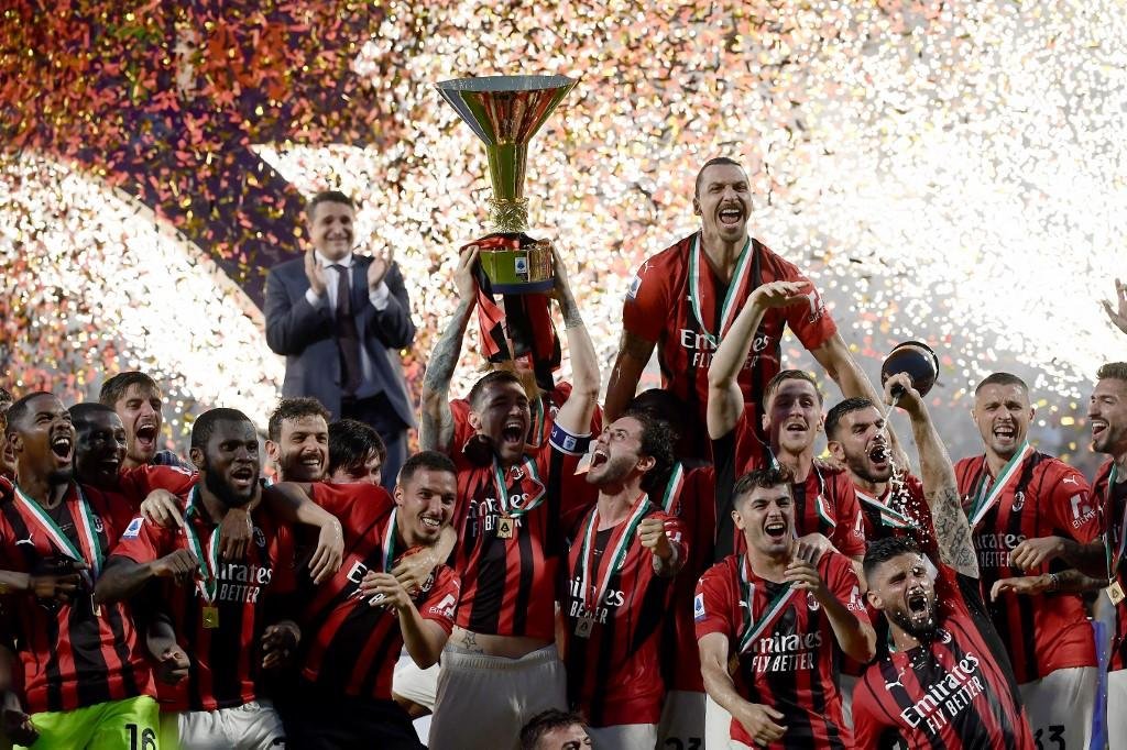 Com placar de 3 a 0, Milan levantou a ta&ccedil;a do t&iacute;tulo italiano pela nona vez em sua hist&oacute;ria