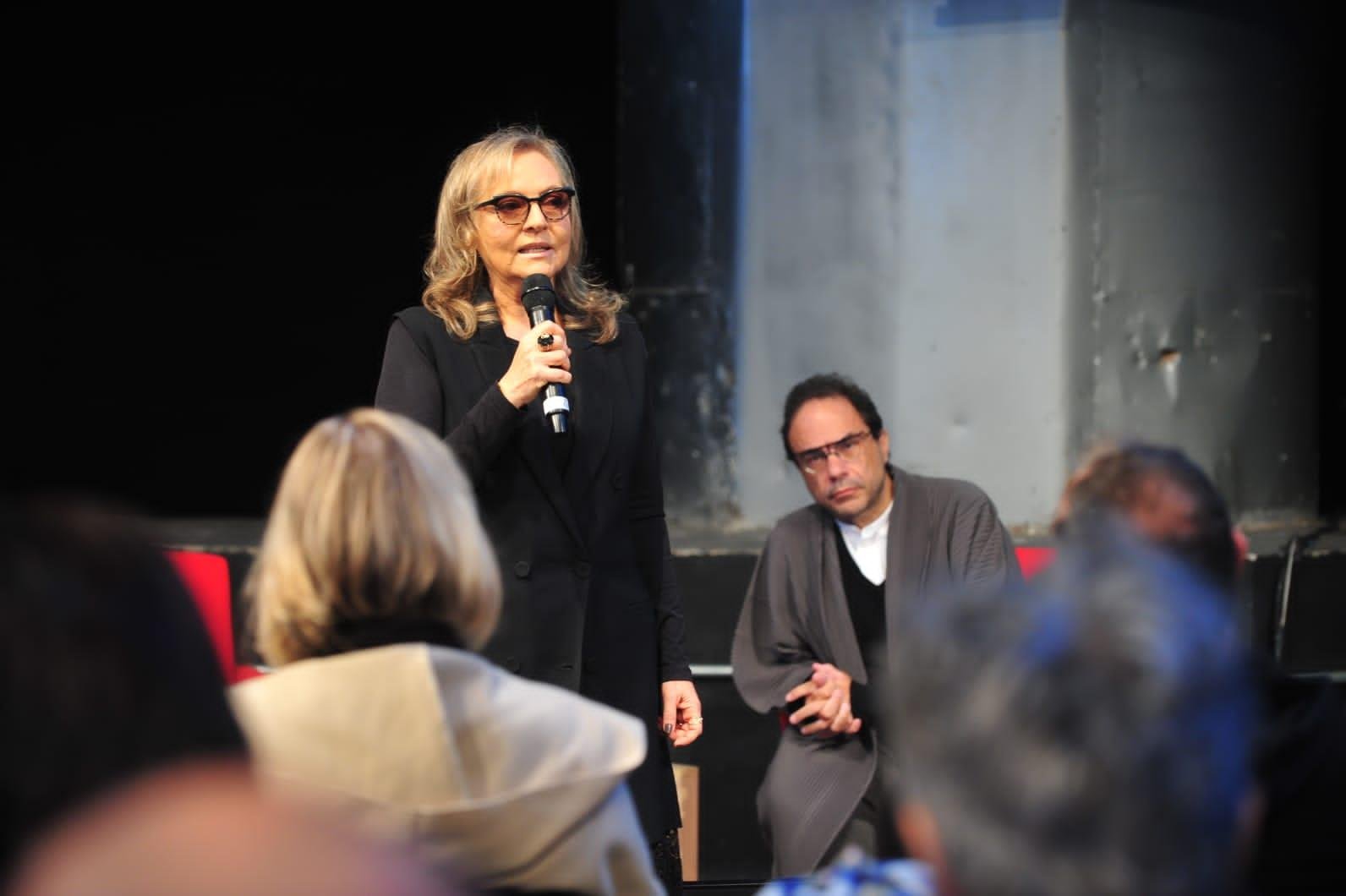 Carmen Ferr&atilde;o, presidente da 13&ordf; Bienal do Mercosul, e o curador-geral Marcello Dantas anunciaram a tem&aacute;tica e o nome dos artistas da Bienal de 2022