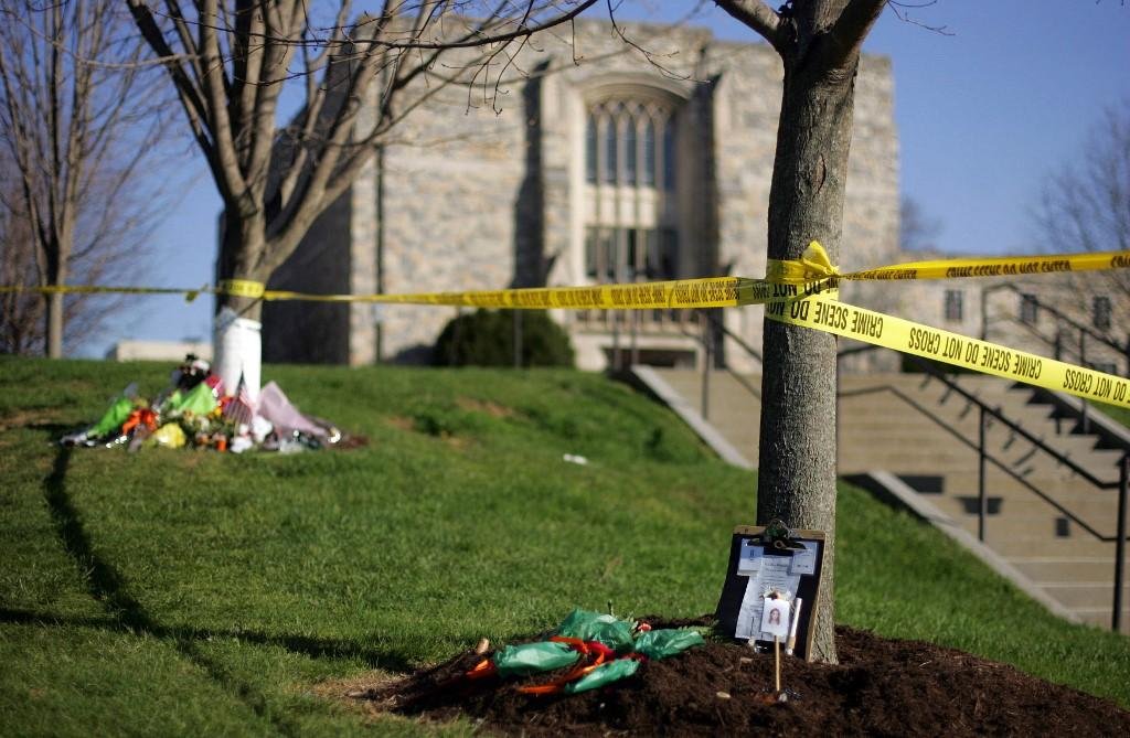 Governador do Texas, Greg Abbott, afirmou que criminoso tamb&eacute;m estava morto e disse acreditar que policiais o neutralizaram