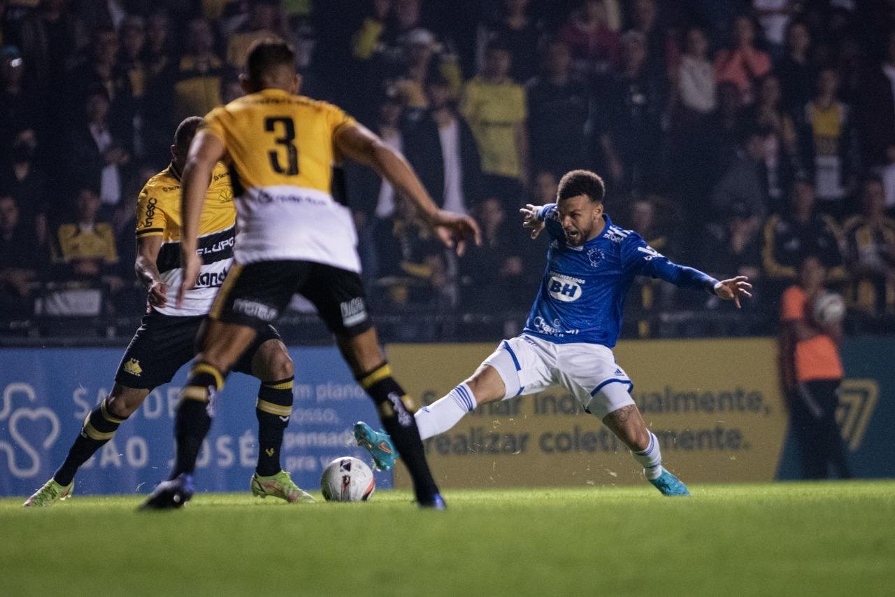 Cruzeiro abre vantagem na lideran&ccedil;a da S&eacute;rie B