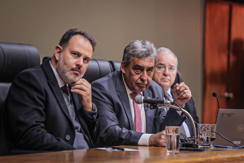 Prefeito esteve na C&acirc;mara de Vereadores nesta segunda-feira