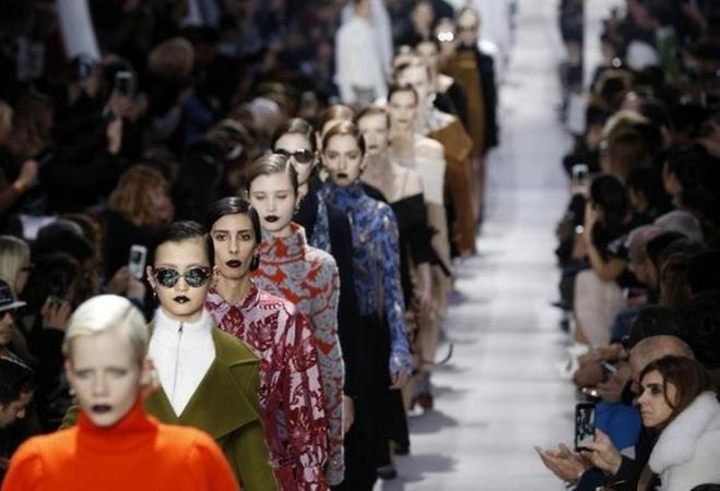 Imagem de desfile de edi&ccedil;&atilde;o anterior da 46&ordf; edi&ccedil;&atilde;o S&atilde;o Paulo Fashion Week no ARCA, um galp&atilde;o industrial na Vila Leopoldina
