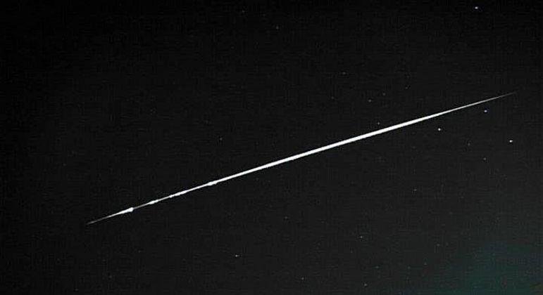 Brasileiros puderam observar chuva de meteoros