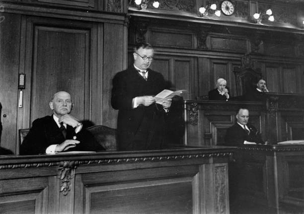 Chanceler Joseph Wirth falando no Reichstag.