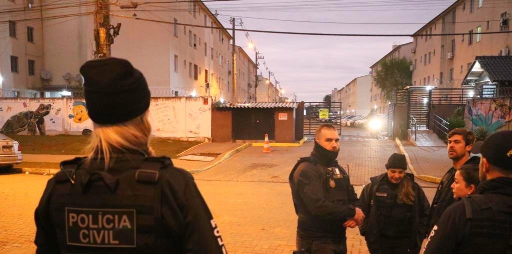 Cerca de 60 agentes cumpriram 18 ordens judiciais